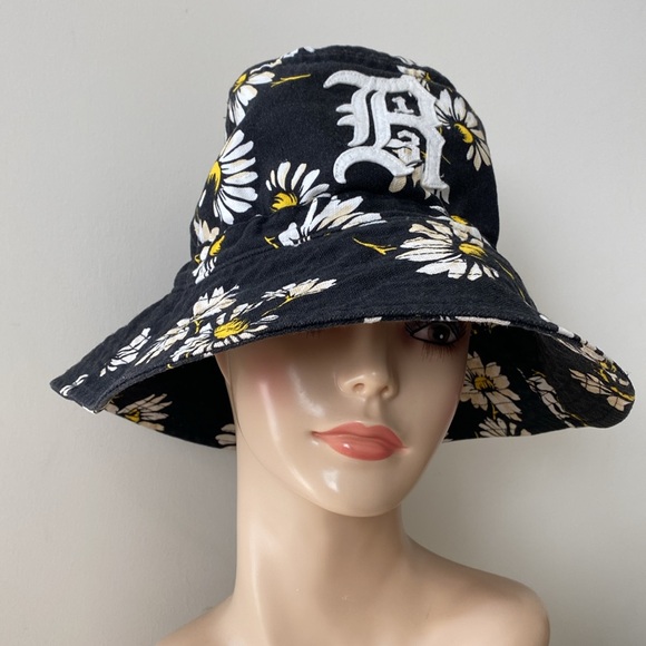 R13 Bucket Hat - Picture 8 of 14